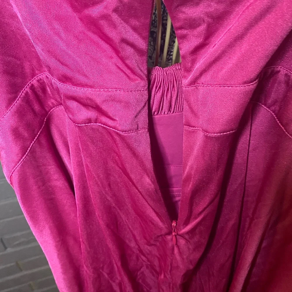 BCBGMaxAzria Fuchsia Accordion Pleated Top: Size Small with Tie Detail - Picture 5 of 6